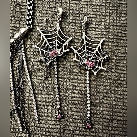 Betsey Johnson spider set. NWT. Comes with a free designer gift nwt - Picture 6 of 10